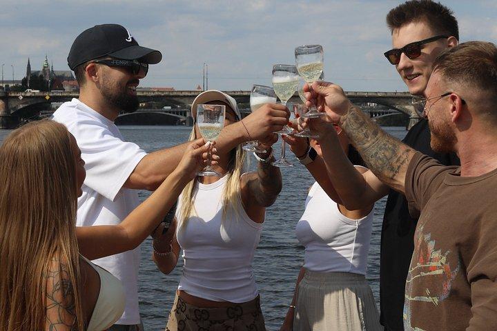 Crociera privata con birra illimitata / Prosecco a Praga