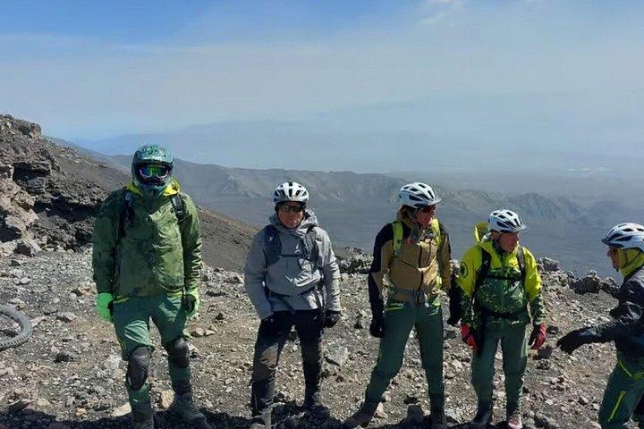 マラケシュからのランチ付きイムリル・アトラス山脈自転車ツアー