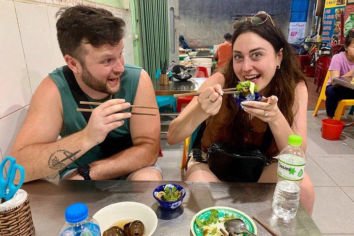 ホイアン古代の町ウォーキング＆地元の食べ物を味わう