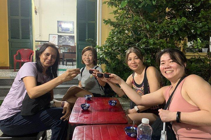 ホイアン古代の町ウォーキング＆地元の食べ物を味わう