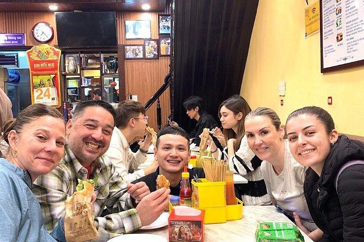 ホイアン古代の町ウォーキング＆地元の食べ物を味わう
