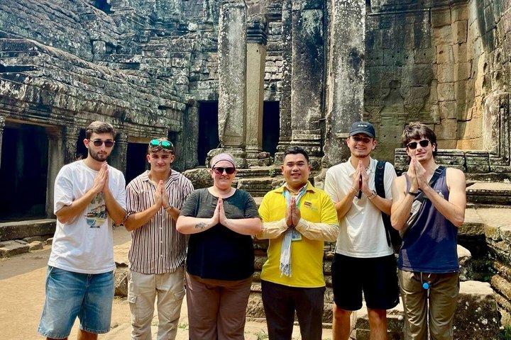 Tour guidato di Angkor Wat con biglietto e trasporto