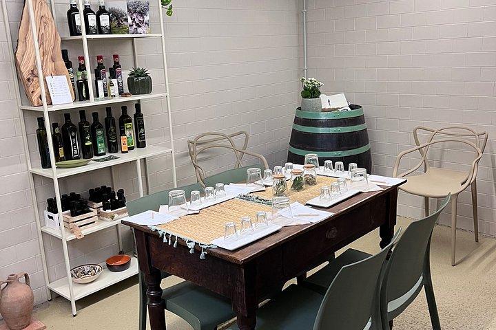 Oil-tasting experience near Cefalu