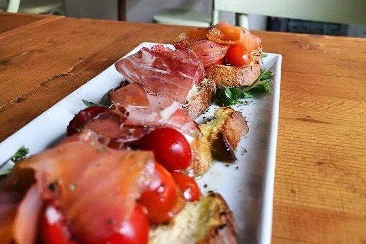 レッチェ旧市街での限定ワインテイスティング：4ラベル＆ローカル・バイト