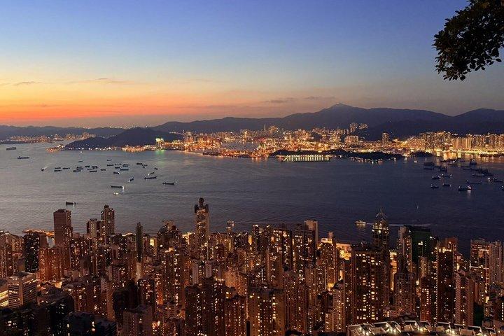 Excursão privada em Hong Kong: Central Citywalk, Tram & Dinner Cruise