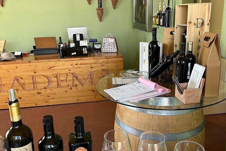 トスカーナ料理の旅は、ブドウ畑と試飲を市場