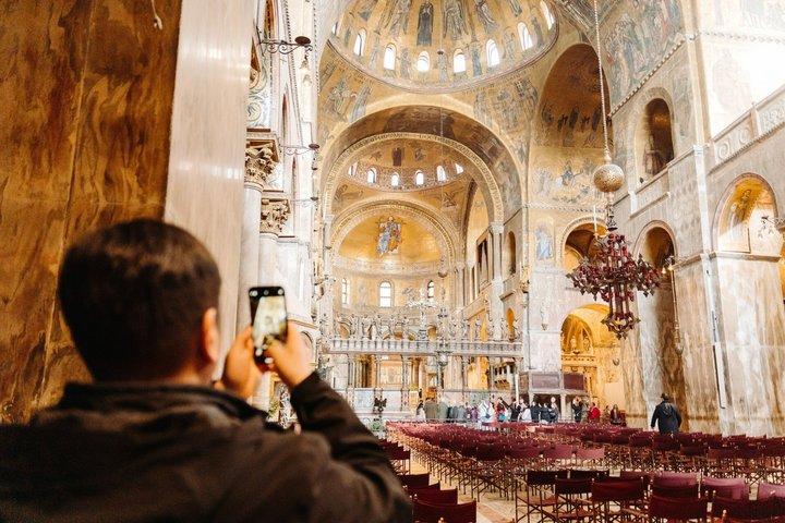 Willkommen im Venice Express mit Markusbasilika