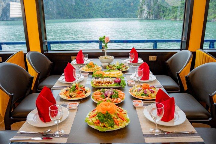 Ha Long Bay Cruzeiro de luxo com almoço local e caiaque