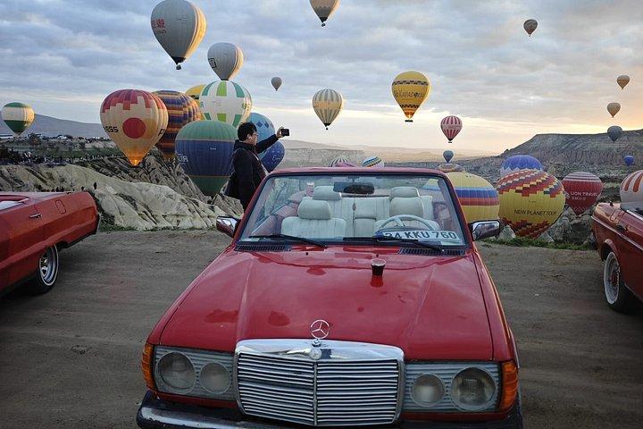 カッパドキアサンライズクラシックカーツアープライベートフォト体験