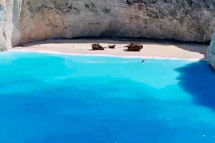 Naufragio e Grotta Azzurra Tour privato in barca da 1 a 4 persone