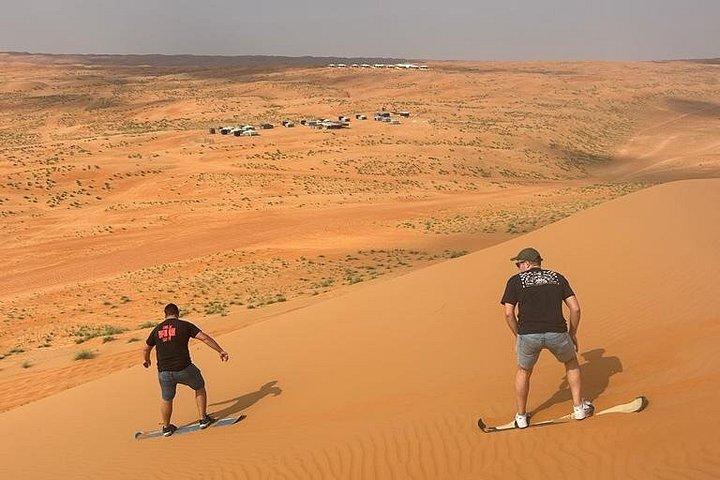アクティビティ付きの7〜8時間のプライベート砂漠アドベンチャー旅行
