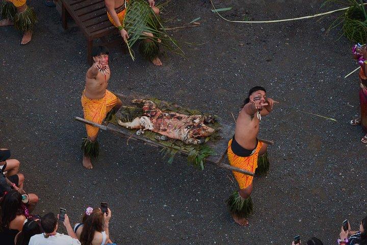 オアフ島：ポリネシアの忘れられた歴史を称えるマウカ戦士ルアウ