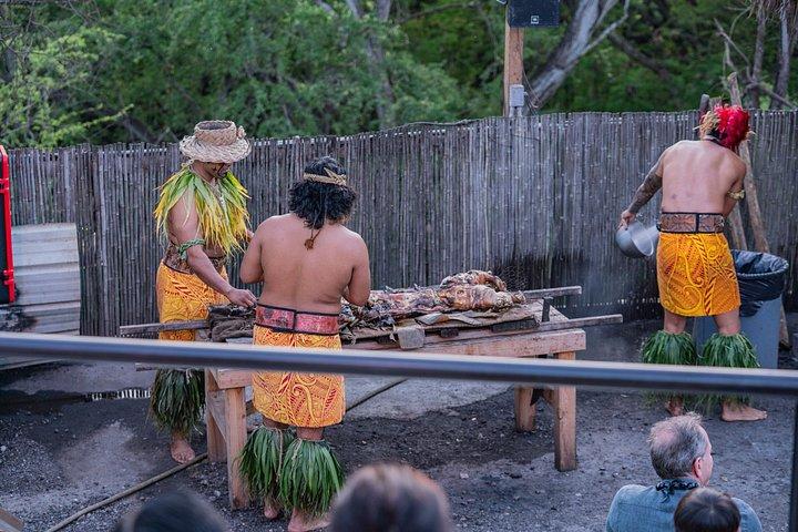 オアフ島：ポリネシアの忘れられた歴史を称えるマウカ戦士ルアウ