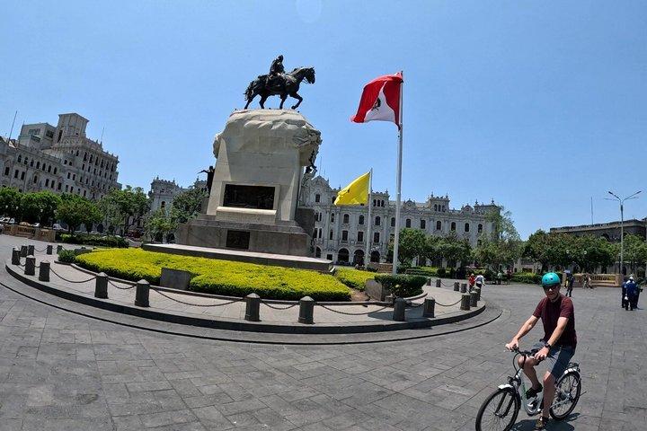 Lima Historic Centre from Miraflores by E bike 25km