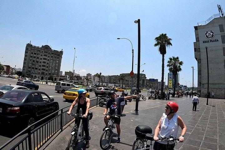 Lima Historic Centre from Miraflores by E bike 25km