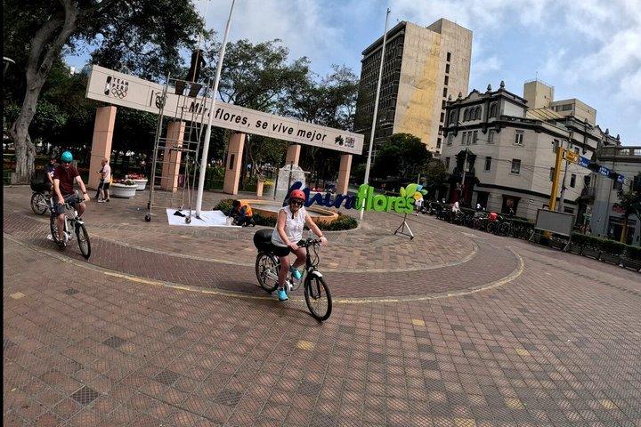 Lima Historic Centre from Miraflores by E bike 25km