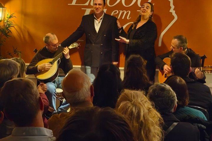 Espectáculo de fado con vino de Oporto en la histórica Lisboa em Fado