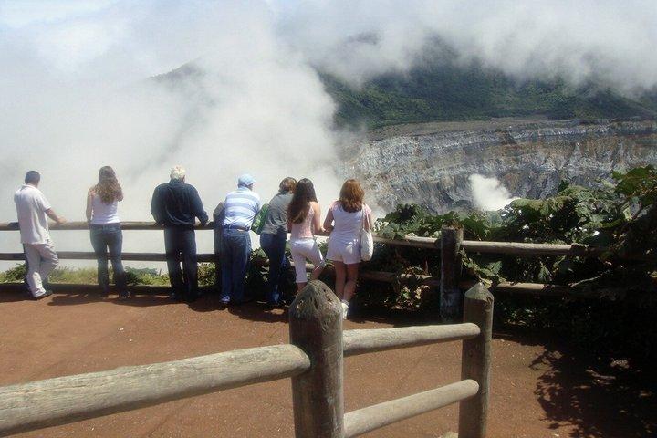 ポアス火山とスターバックスコーヒーテイスティングセミプライベートツアー