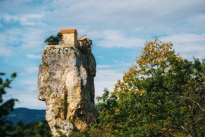 Visite du Pilier de Katskhi Chiatura et du Couvent de Mgvimevi au départ de Kutaisi
