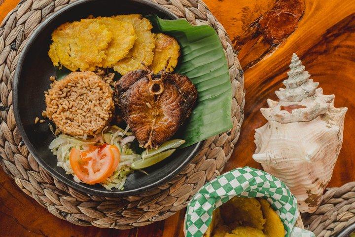 豪華な海賊ビーチアドベンチャー、外洋ロープブランコ、ドリンク＆ランチ