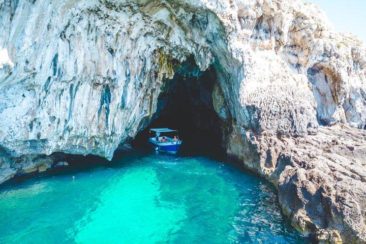 Tour de Ortigia y cuevas marinas en barco en Siracusa