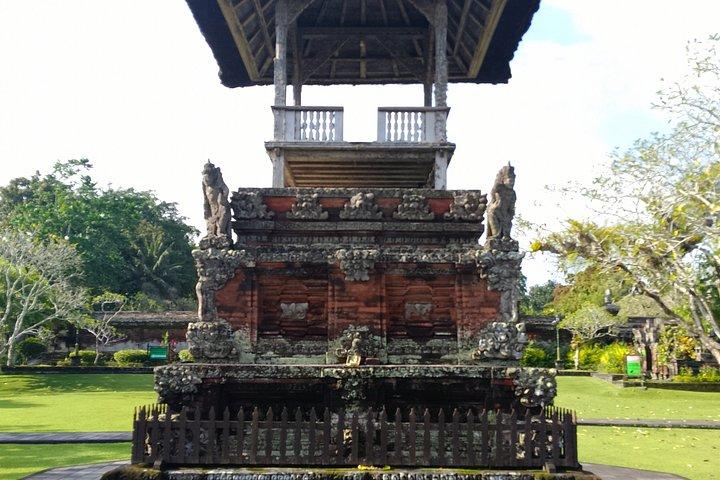 デンパサール市内観光：ガルーダ・ウィスヌ・ケンカナ像＆ウルワツ寺院