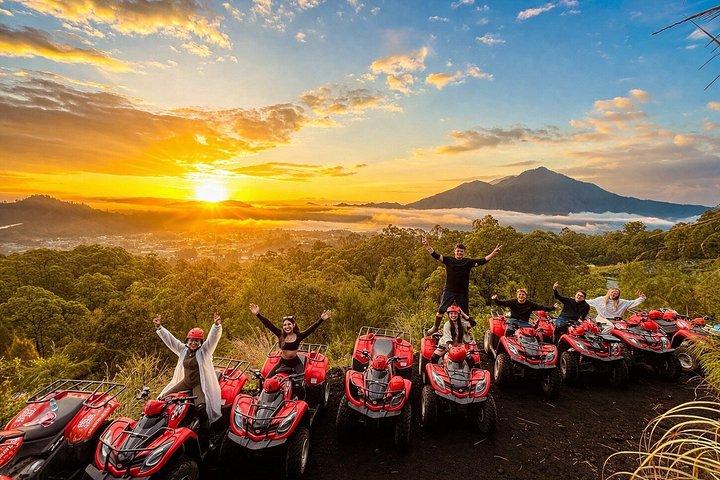 マウントバトゥールサンライズATVクワッドバイクと滝ツアー