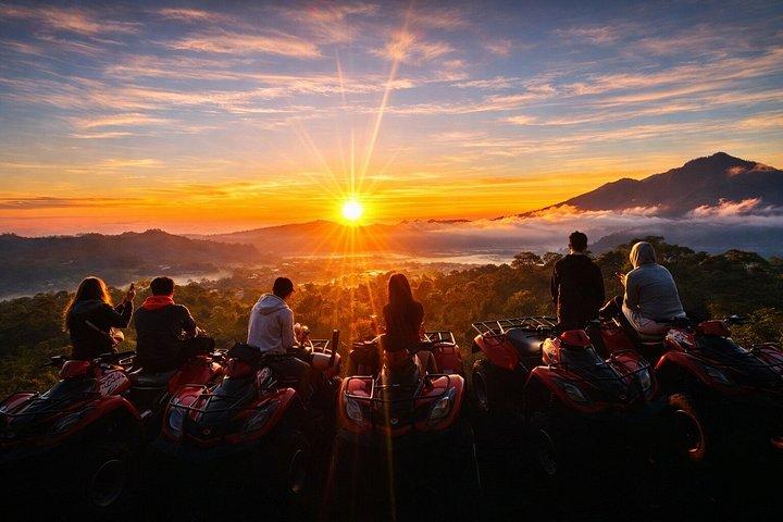 マウントバトゥールサンライズATVクワッドバイクと滝ツアー