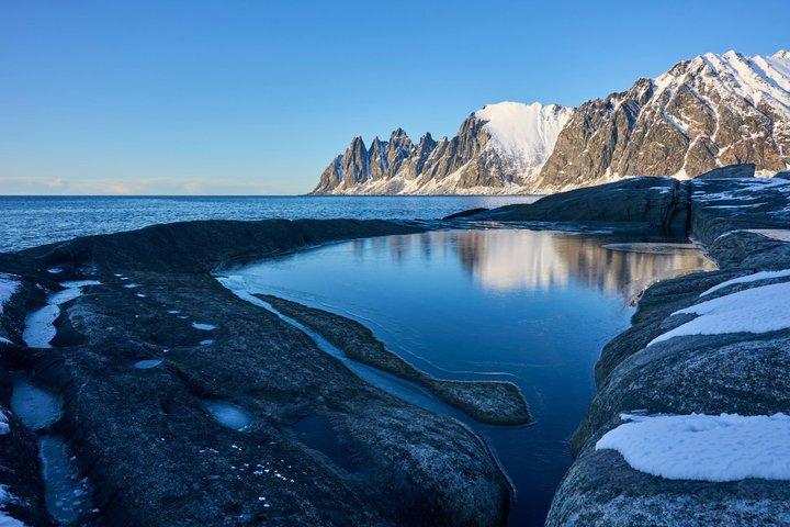 北極フィヨルドと海岸風景ロードトリップ