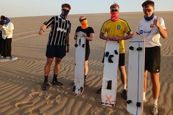 ワカチナでのクレイジーなバギー4x4と夕暮れ時のサンドボーディング