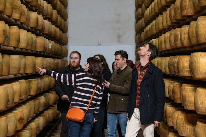 Tour de Parmigiano, Balsámico y Bodega con almuerzo ligero desde Bolonia