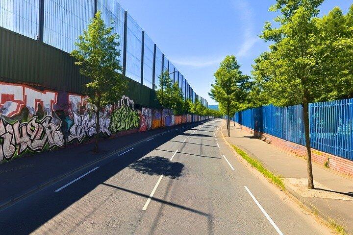 Belfast Troubles Self Guided Walking Tour com um APP