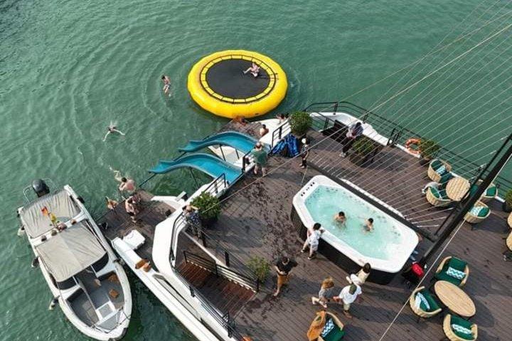 ハノイ発ハロン＆ランハ湾プレミアムカタマランクルーズ