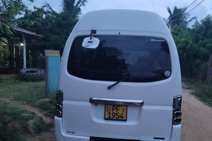 南スリランカの自家用車とバン輸送サービス