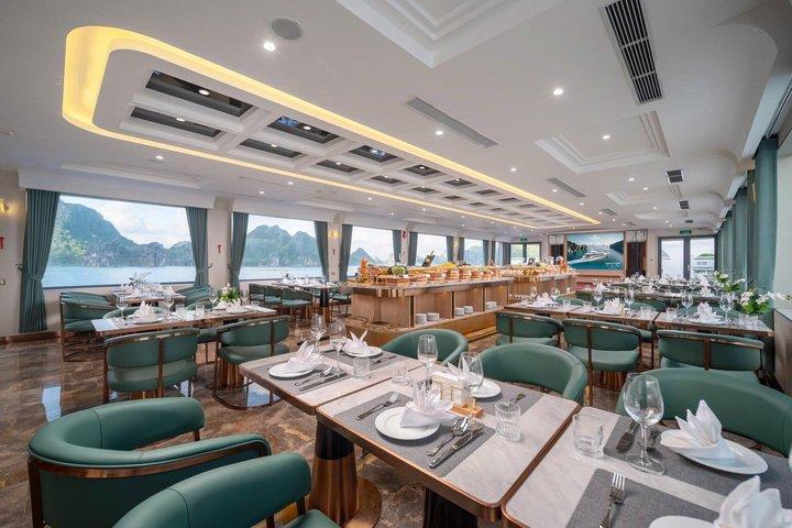 De Hanoi : Leona 5 - Star Luxury Ha Long Bay Cruise com almoço