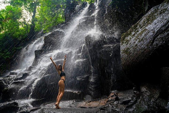 Kerta Gosa Kanto Lampo Cascata Argento con trasferimento a Bali