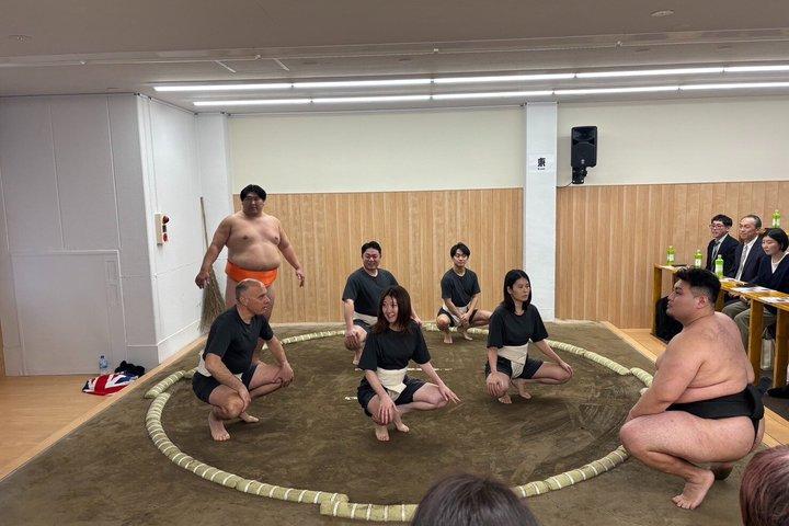 東京相撲＆フード 本物の土俵にまわしを着けよう！
