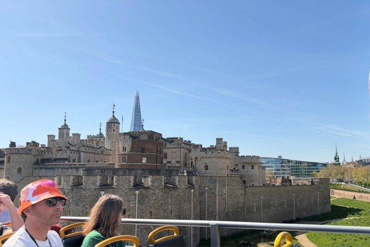 パノラマロンドン：ライブガイド付きロンドン市内2時間オープントップバスツアー