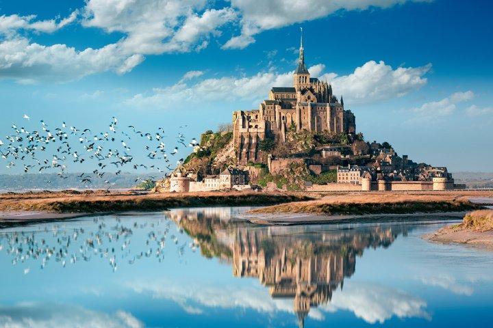 ユネスコ世界遺産：シェルブール発モンサンミッシェルガイドツアー