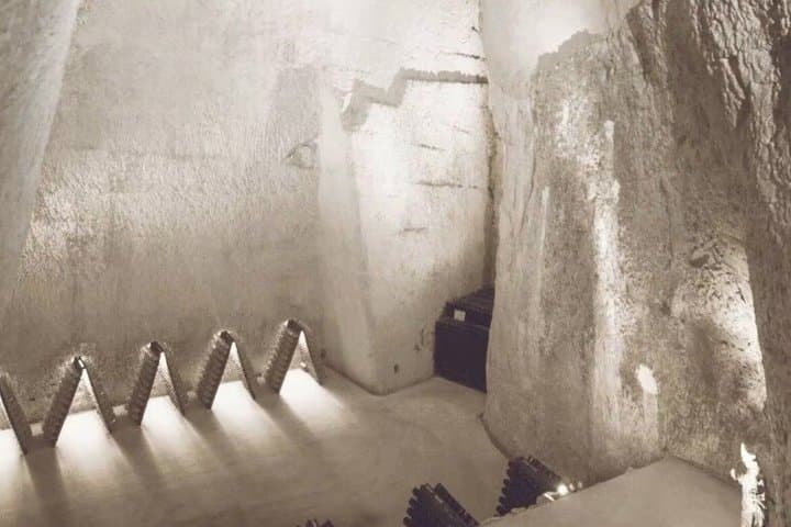 Private tour of the Champagne area, meet local producers and taste their Champagne, start from your hotel in Paris.