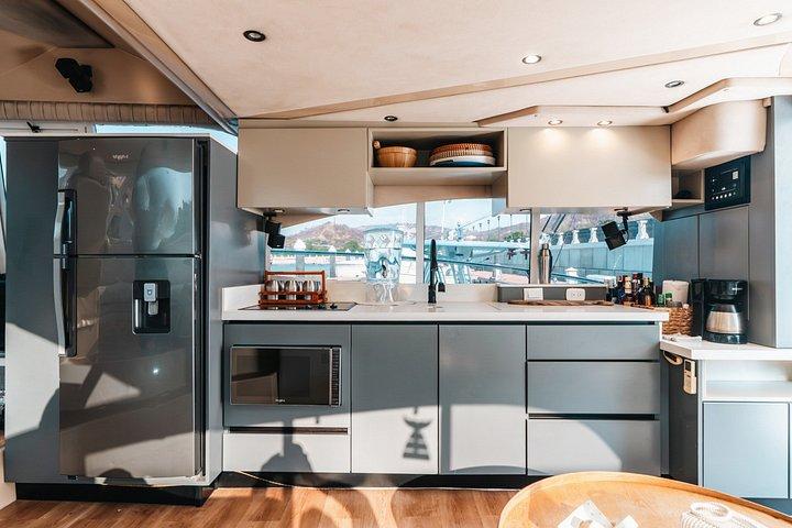 プライベートクルーザーヨットサンセットシュノーケリングおいしい料理オープンバー