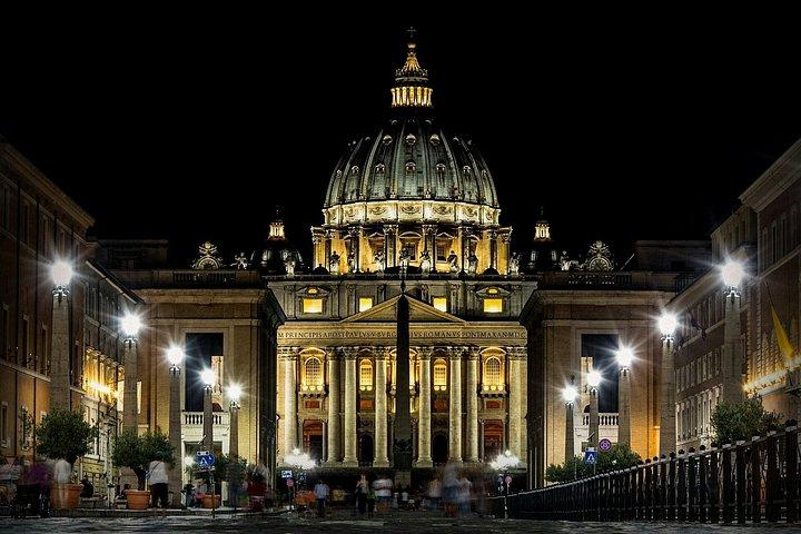 Private Rome by Night Tour with Panoramic Drive and Dinner Stop