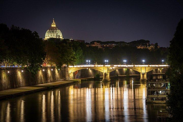 Private Rome by Night Tour with Panoramic Drive and Dinner Stop
