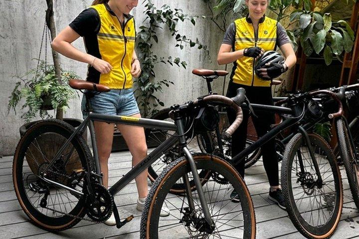 メキシコシティで自転車、タコス、ケーブルカーツアー