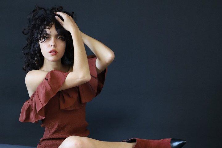 ローマのスタジオで行われた、セクシーでシックなイタリアンフェミニンをテーマにした2時間のフォトセッション。