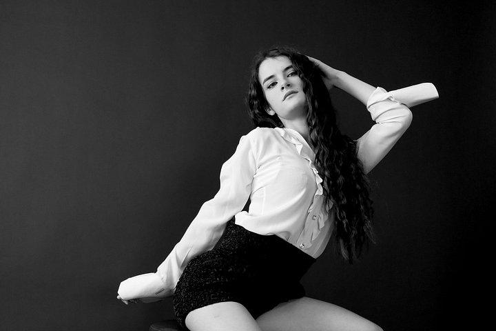 ローマのスタジオで行われた、セクシーでシックなイタリアンフェミニンをテーマにした2時間のフォトセッション。