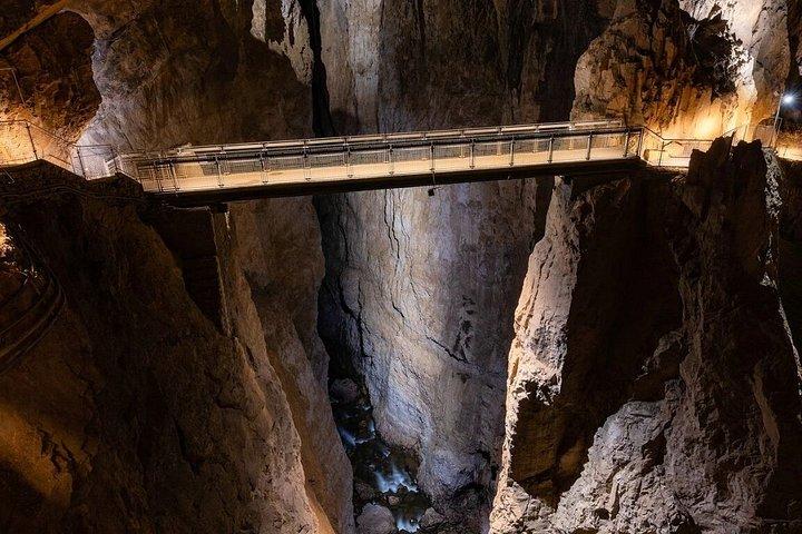 リュブリャナからのスコッチャン洞窟日帰りツアー