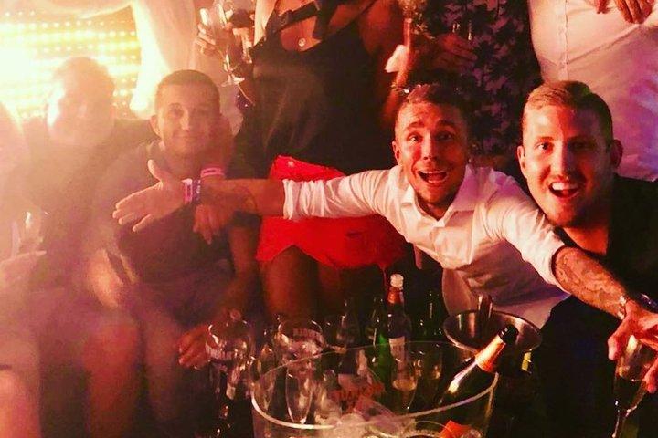 VIPナイトクラブ入場でバルセロナパブ巡り体験
