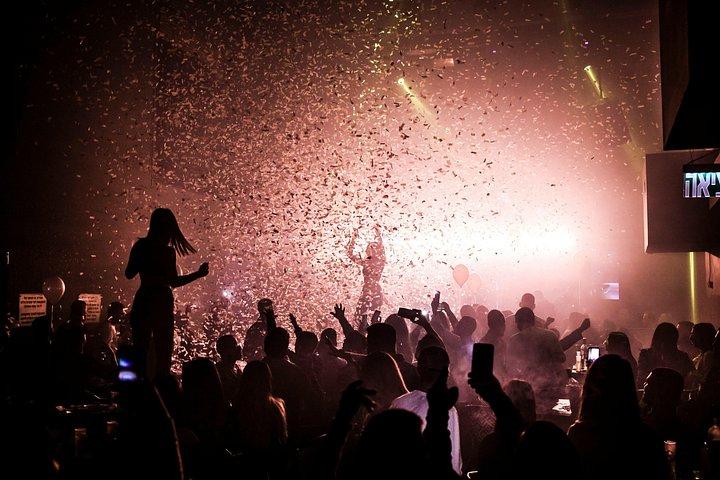 VIPナイトクラブ入場でバルセロナパブ巡り体験