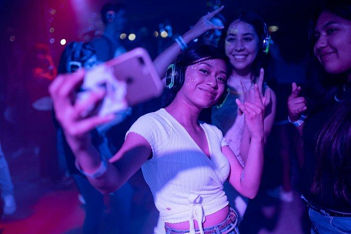 VIPナイトクラブ入場でバルセロナパブ巡り体験
